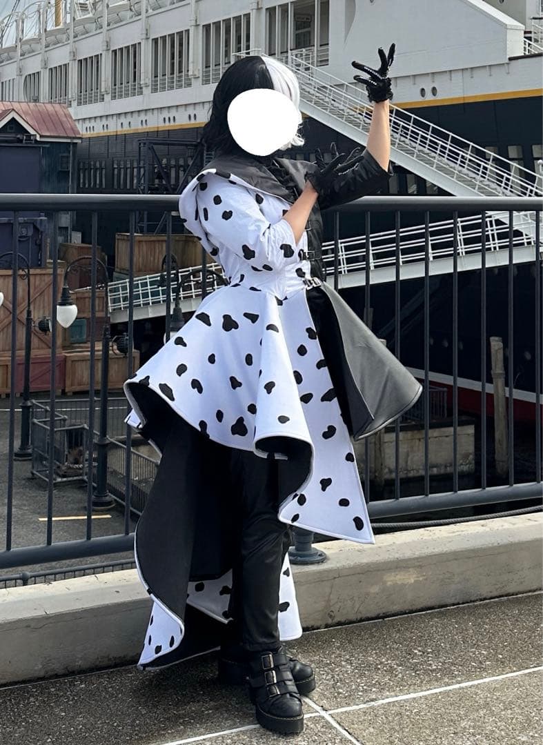 即日発送 実写クルエラ衣装 フルDハロ 仮装 ディズニー ウィッグ付き