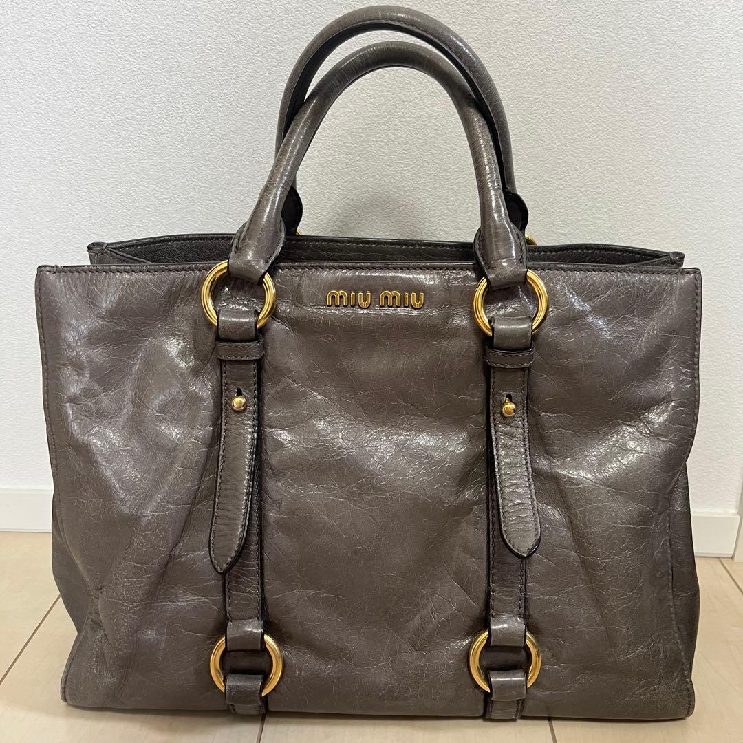 MIU MIU グレー レザー ハンドバッグ