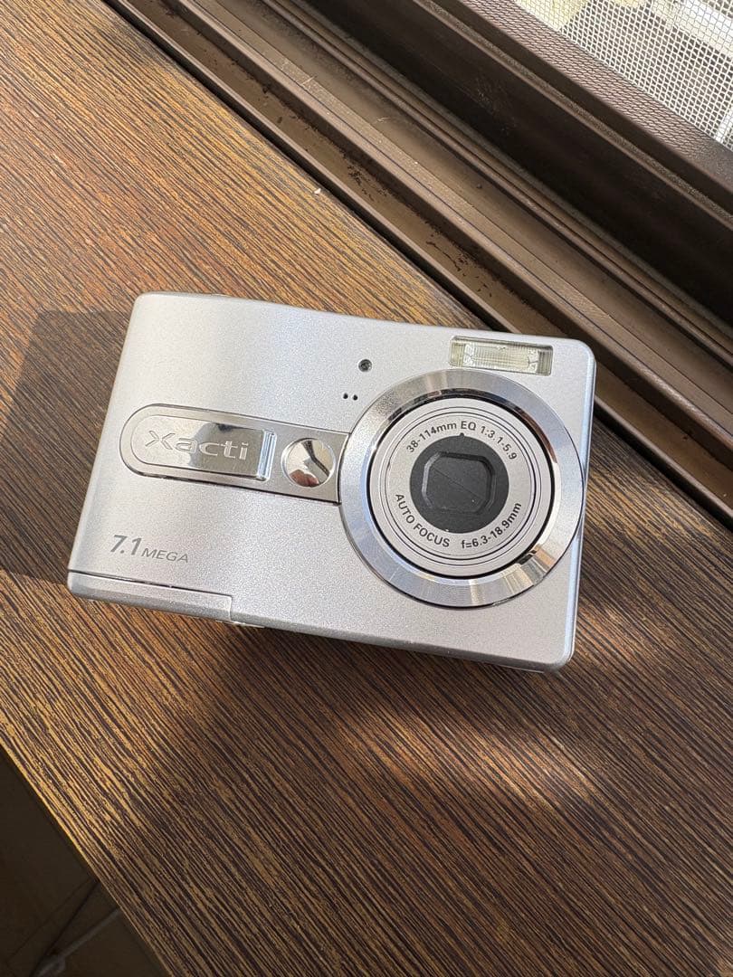 SANYO Xacti 7.1メガピクセル デジタルカメラ - メルカリ