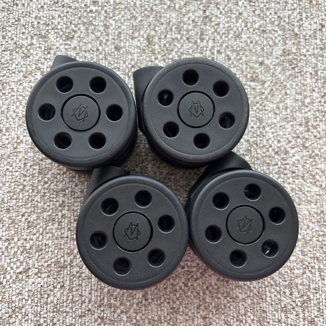 新品未使用　リモワ　タイヤのみ　タイヤ　Rimowa スーツケース