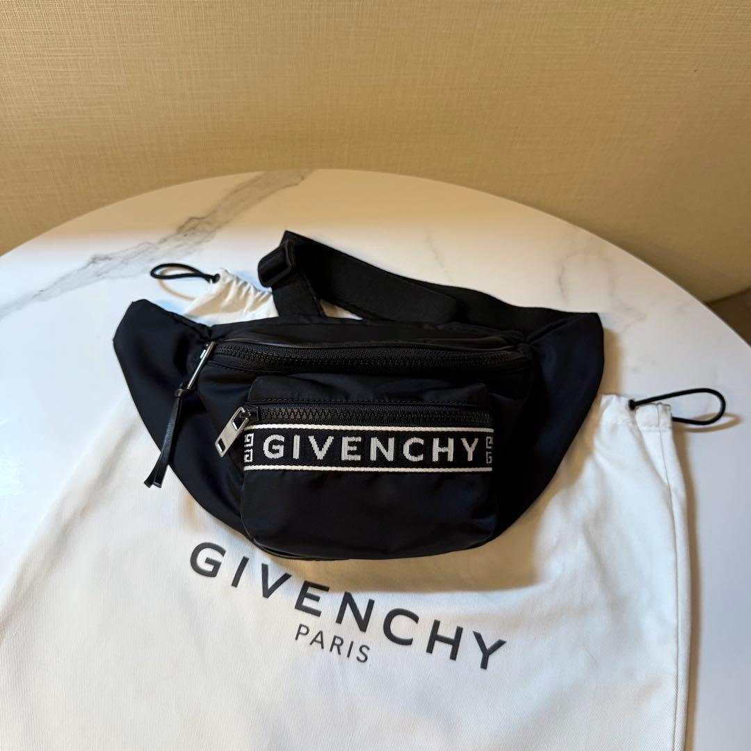 GIVENCHY ブラック ボディバッグ