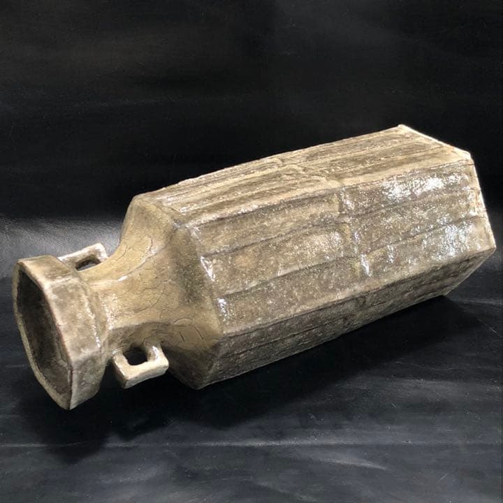 究極の古美術◼️蔵から凄い雰囲気のある縦長の壺、壷、花瓶が出て来ました。茶道具