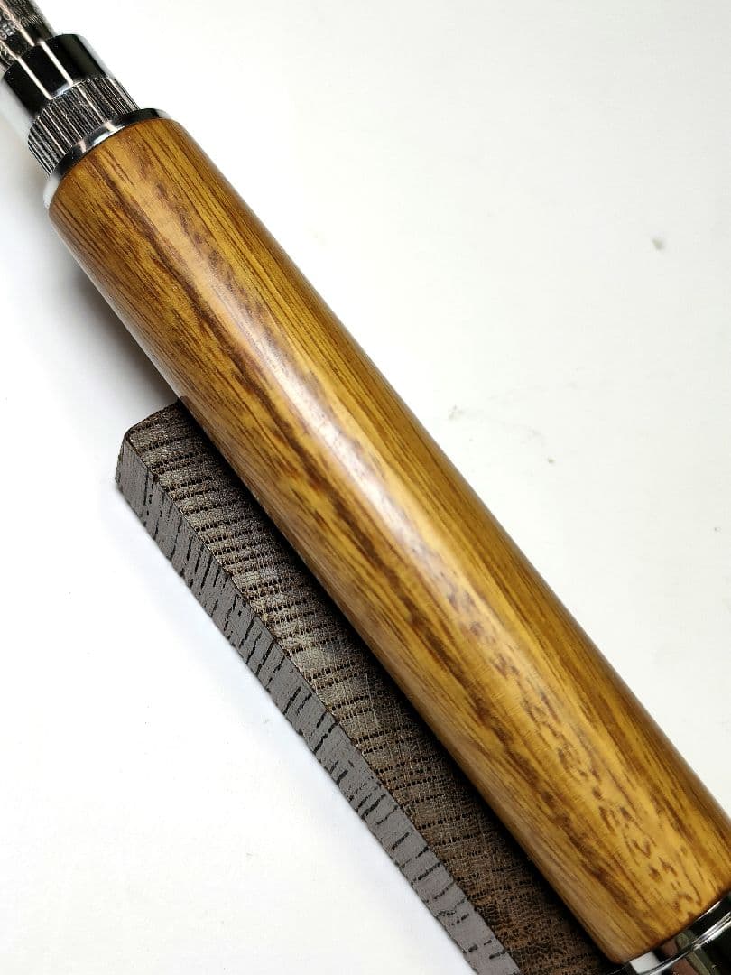 世界で一番硬い木【リグナムバイタ】グラデュエイト万年筆 - メルカリ