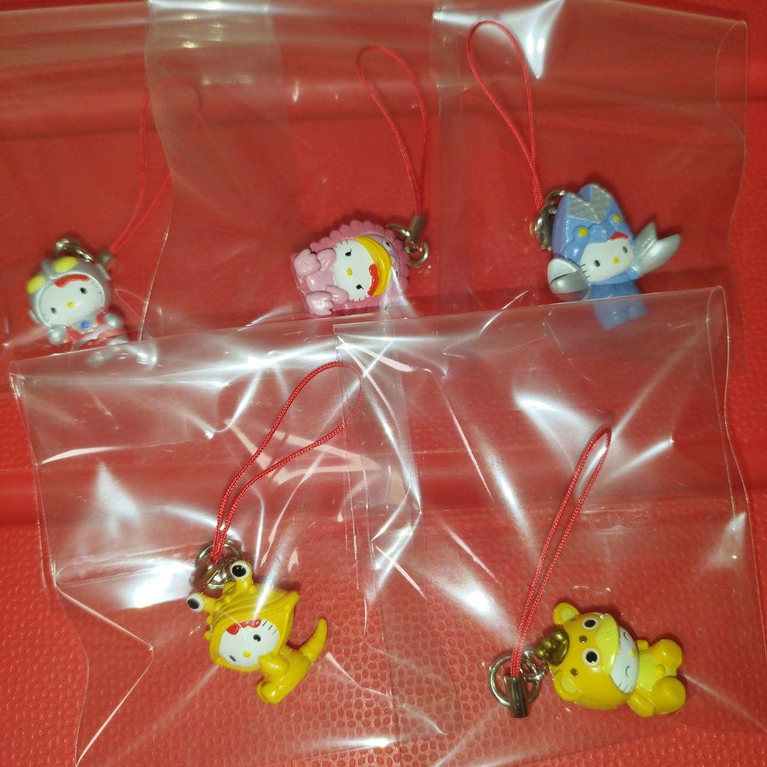 ハローキティ　なりきりストラップ　ウルトラマン　全5種