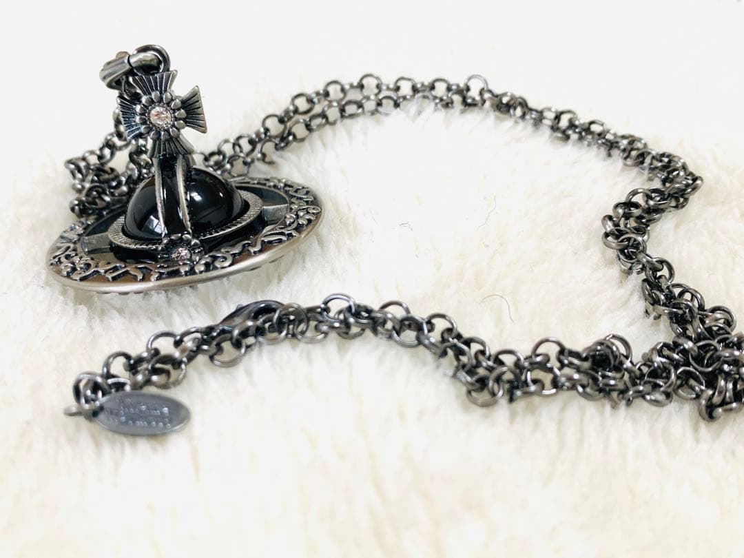 Vivienne Westwood 花刻印 スモールオーブネックレス ブラック - メルカリ
