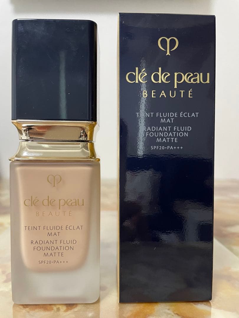 タンフリュイドエクラ マット　オークル10 クレドポーボーテ クレ・ド・ポー ボーテ タンフリュイドエクラ マット オークル10を