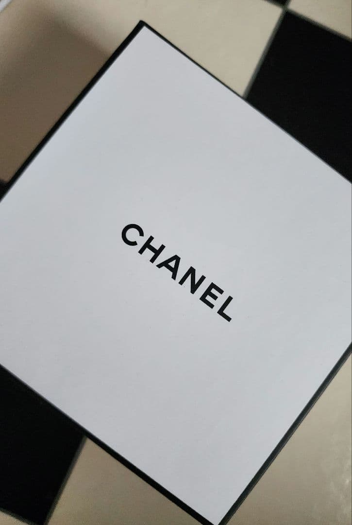 いいね不要！CHANEL ハンドクリームとネイルオイルギフトセット