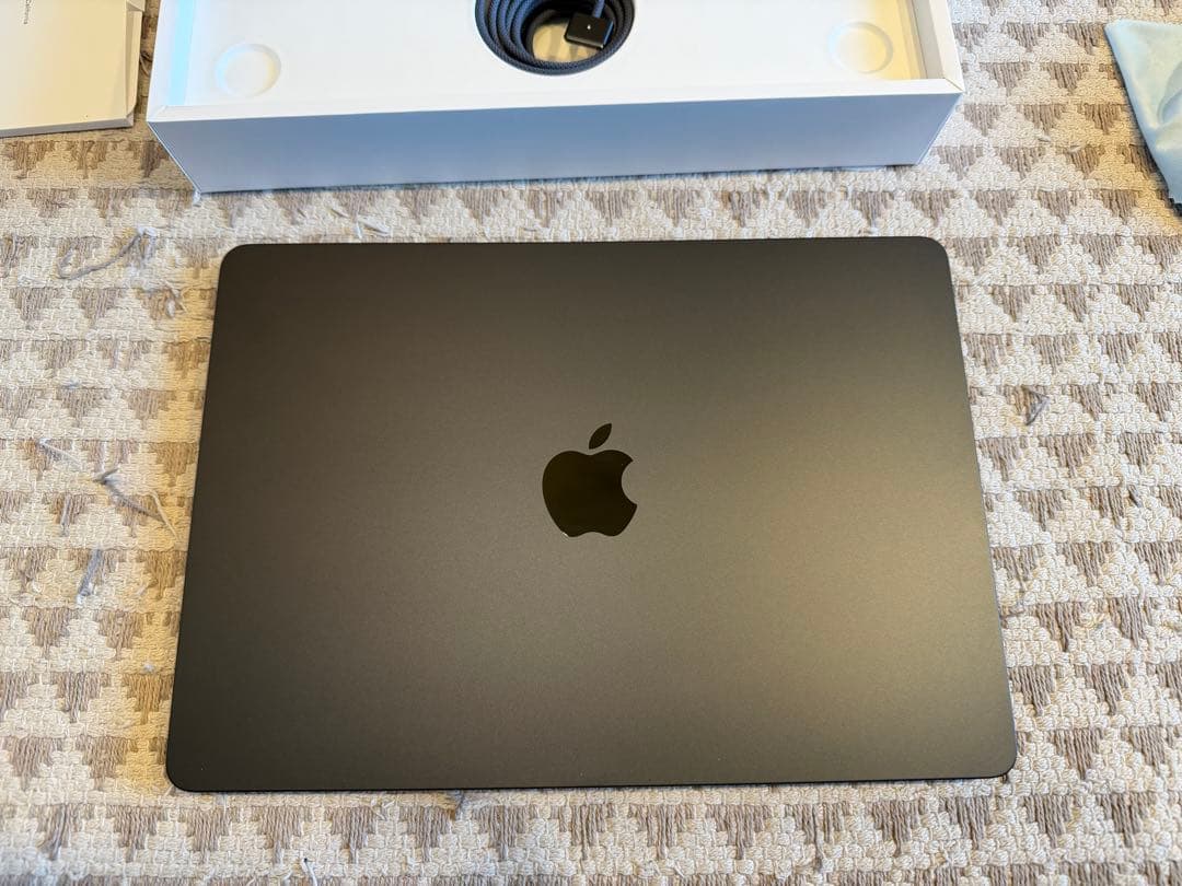 MacBook Air 13インチ ミッドナイト M2 8G 256G