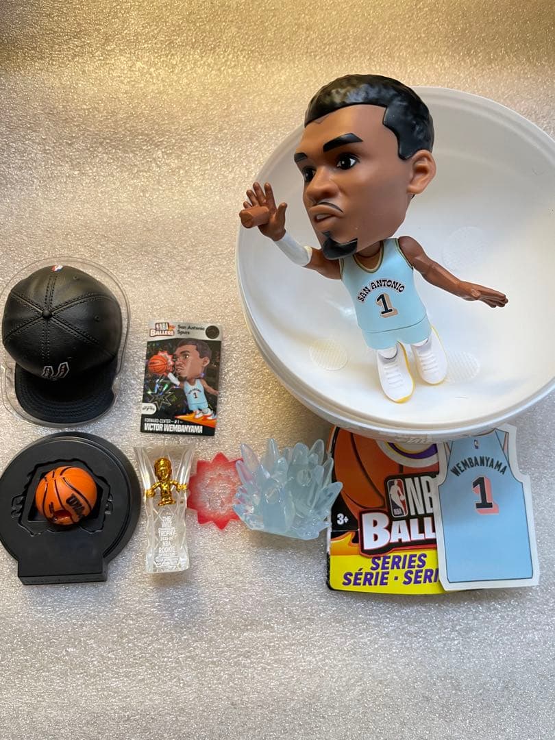 NBA BALLERS SRレア　 ビクター　ウェンバンヤマ