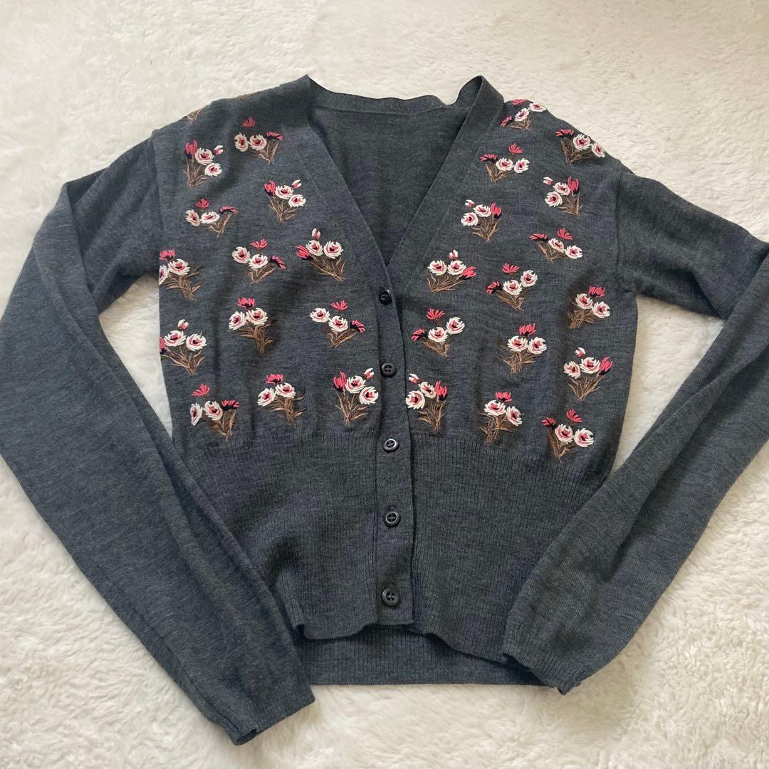 プラダ　刺繍　ニット　カーディガン