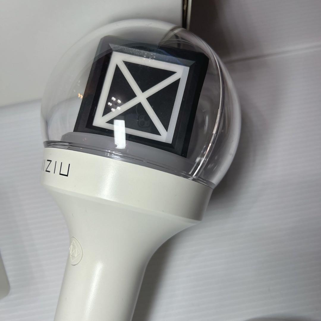 NiziU オフィシャルペンライト OFFICIAL LIGHT STICK - メルカリ