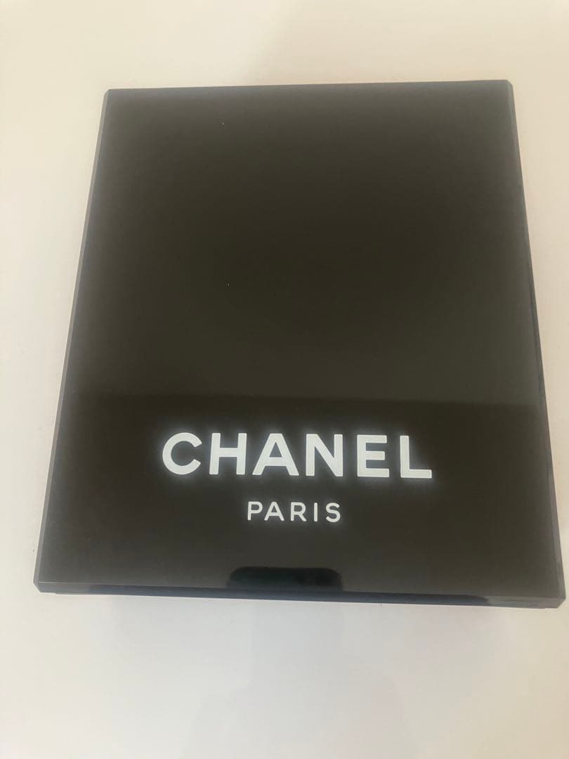 CHANEL ボックスティッシュ 黒 ミラー付き 収納スペースあり