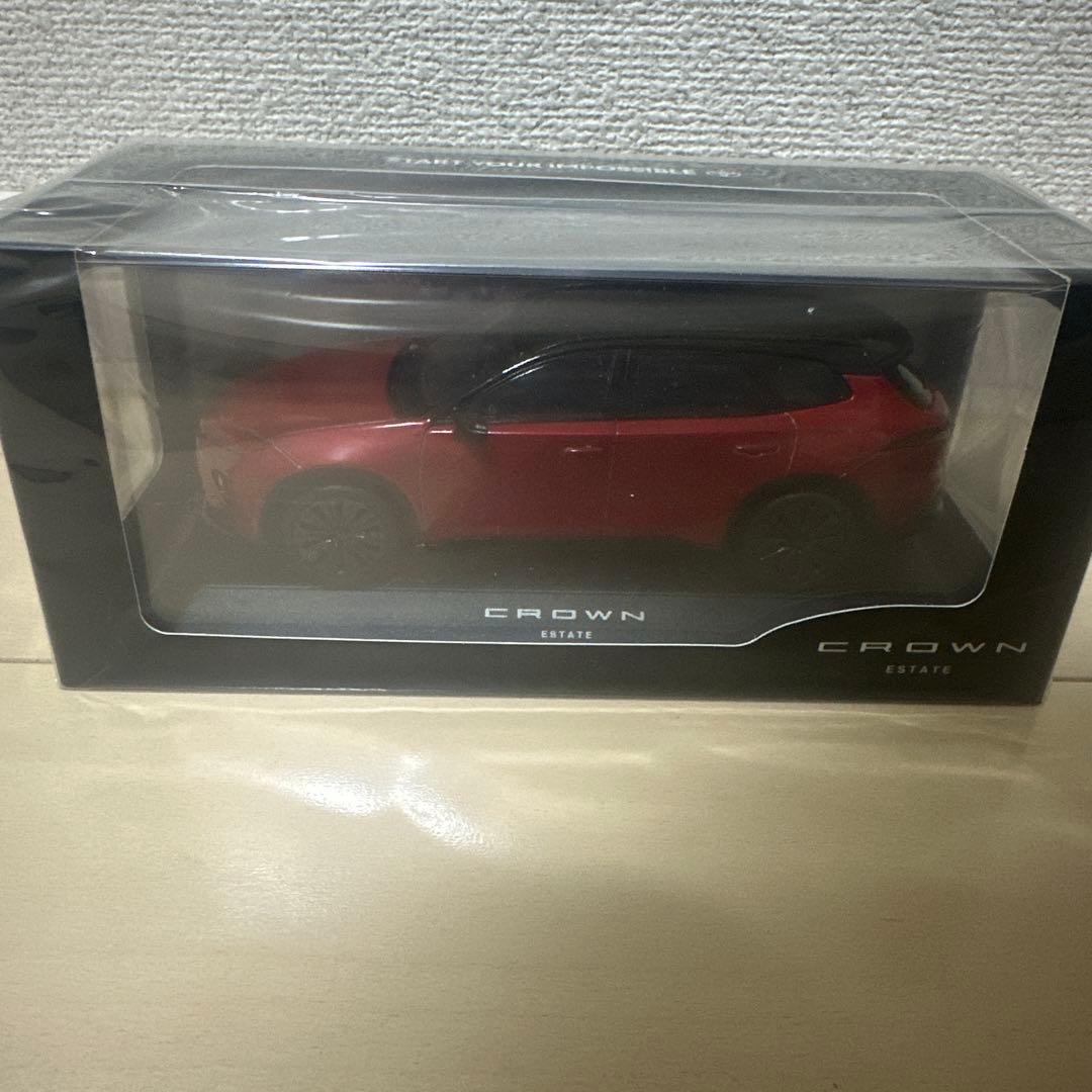 TOYOTA CROWN ESTATE 1/30 ミニカー。 トヨタ特注 1/30 新型 クラウン エステート PHEV カラーサンプル