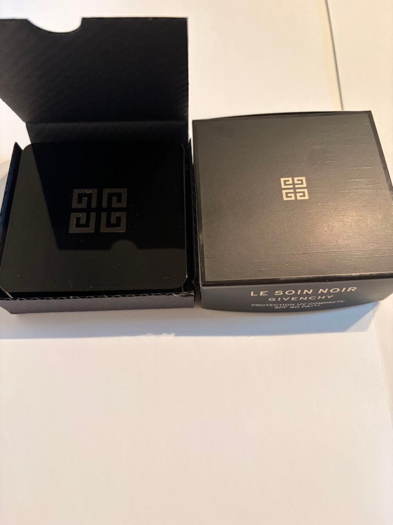 ジバンシイ　ソワンノワール　UVコンパクト　12g