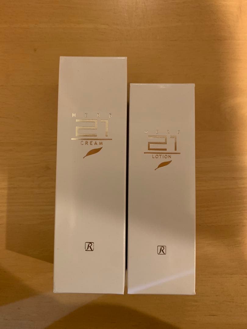 ストロベリーフィールズ‼️ロイヤル化粧品　21クリーム21ローション