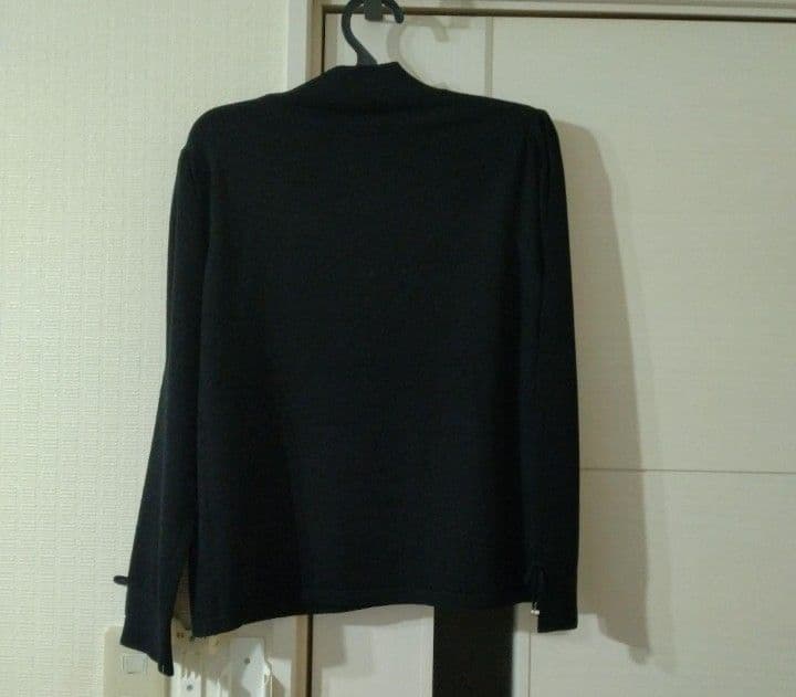 ⭐️本日限定価格【新品】スーパービューティー香水瓶刺繍ハイネック