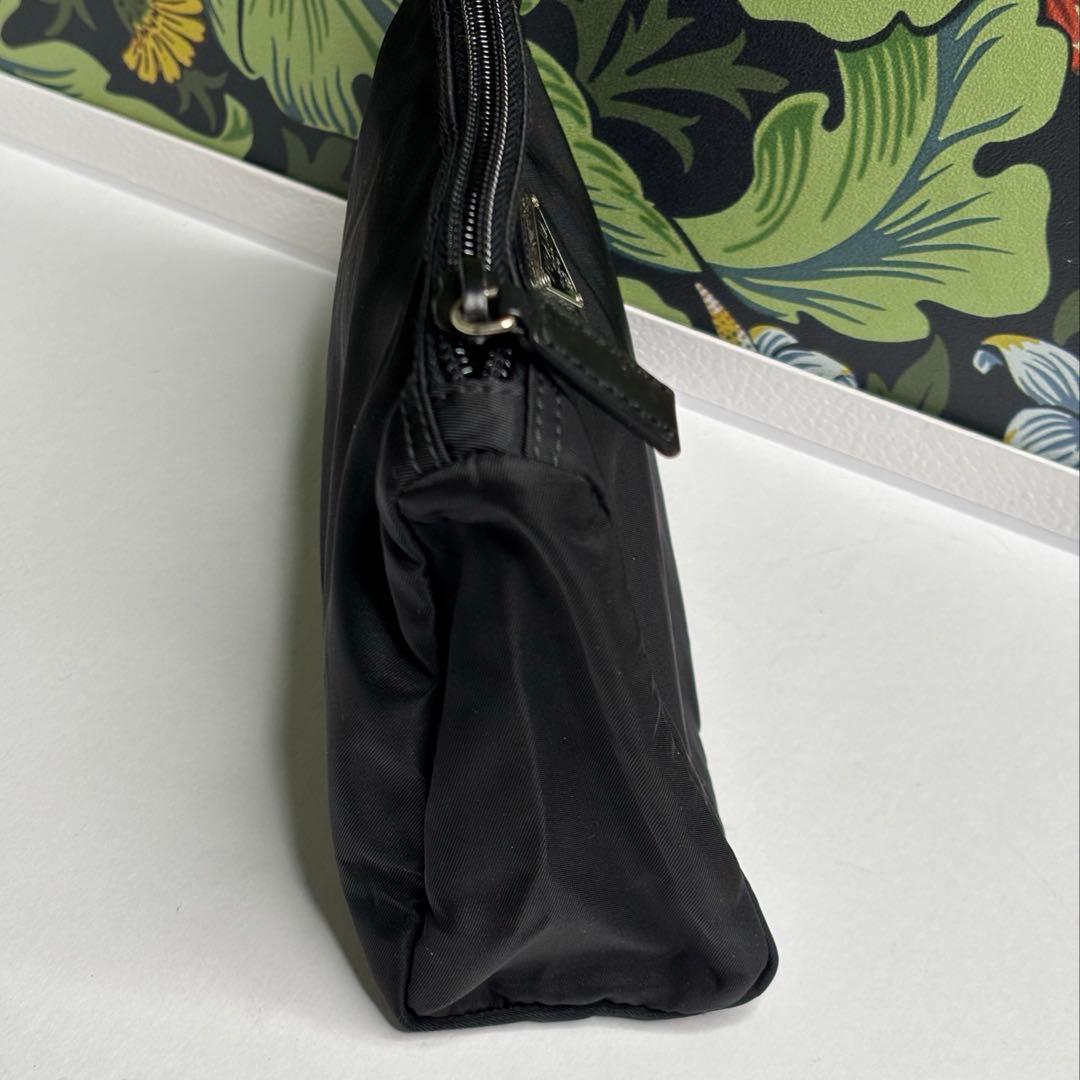 PRADA♡プラダ 三角ロゴ ナイロンポーチ - メルカリ