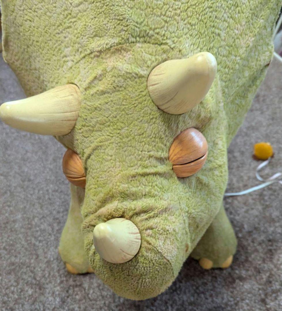 宮城送料無料】子供が乗れる動くトリケラトプス 恐竜玩具 ￥108,000