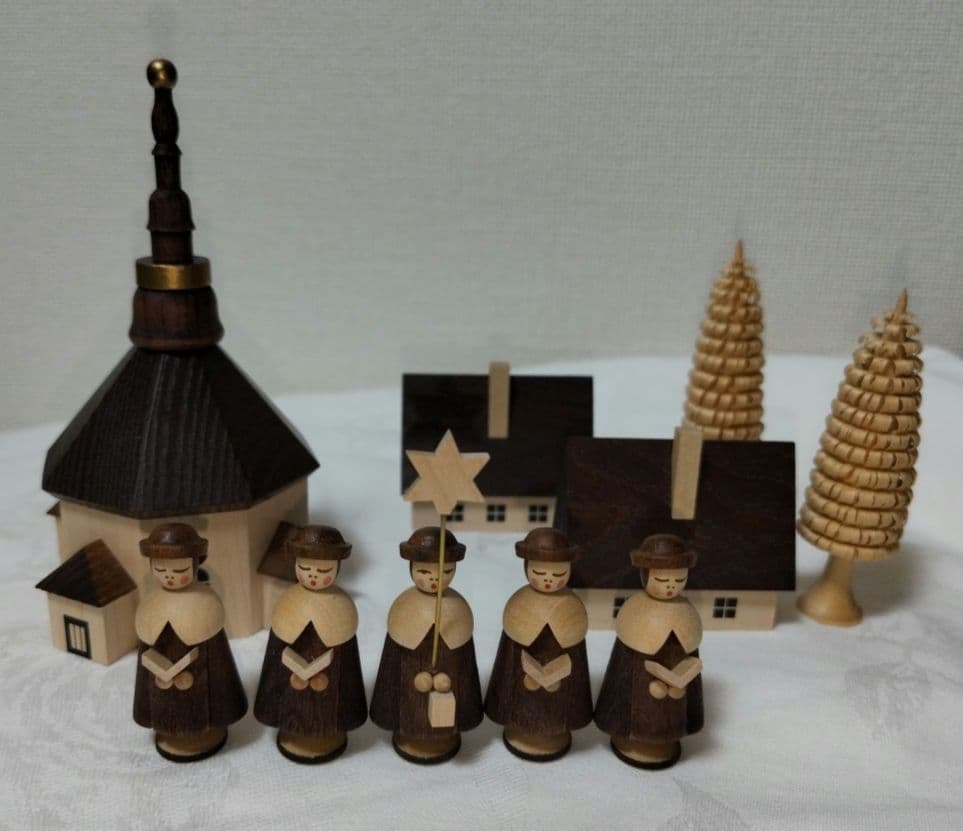 ドイツ製　木製　クリスマス飾り　教会、聖歌隊、モミの木