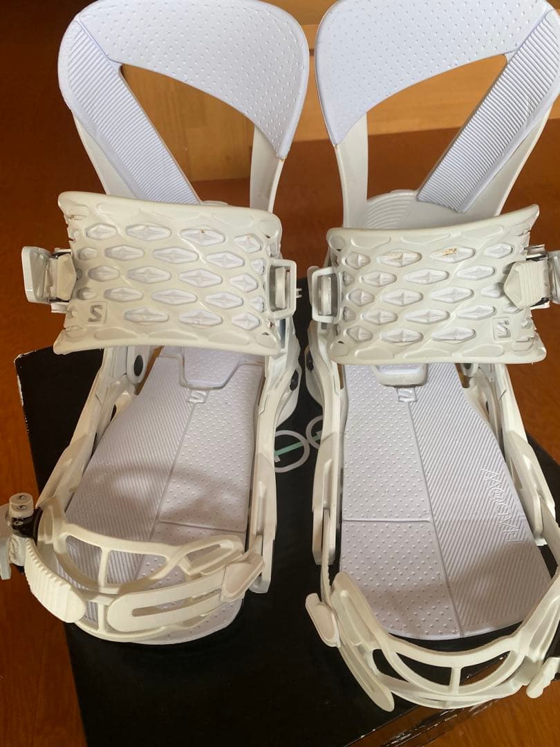 SALOMON ホログラム　Hologram M