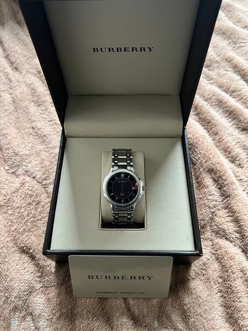 Burberry アナログ時計 ソーラー　シルバー/ブラック