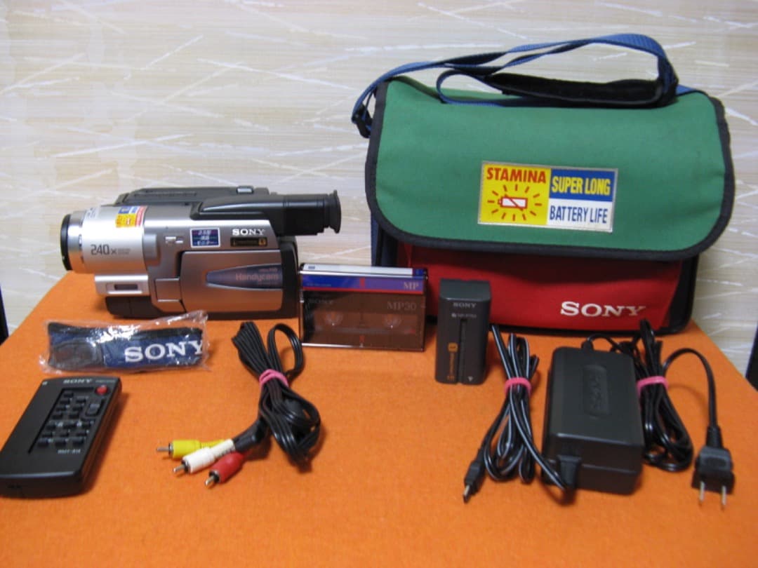 動作OK❗️☆SONYの液晶Hi8/8ミリビデオカメラ・CCD-TRV86