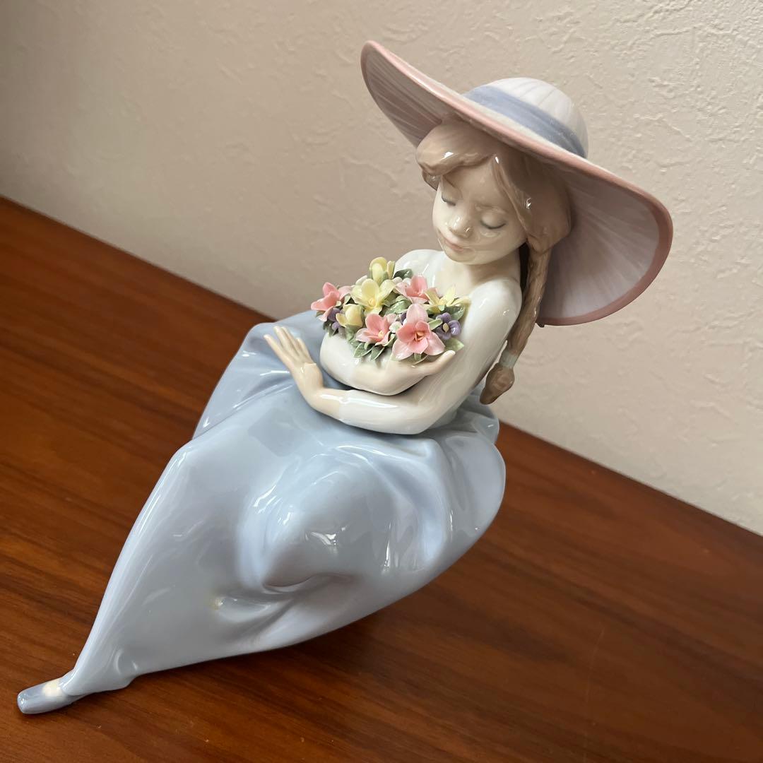 リアドロ　花の香りに包まれて　人形　置物 楽天市場】LLADRO リヤドロ 花の香りに包まれて マルチカラー 磁器