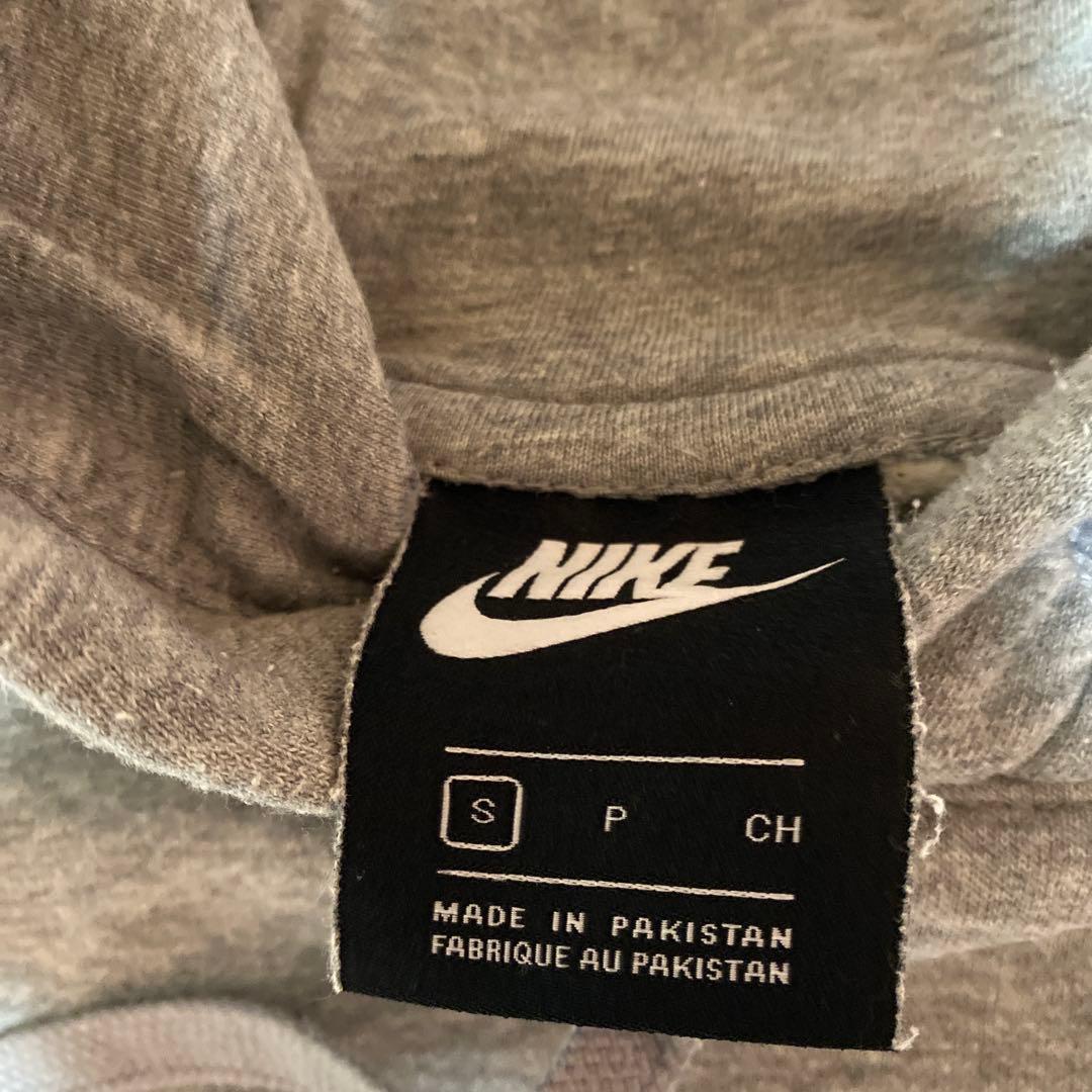 Nike グレー フード付きパーカー S - メルカリ
