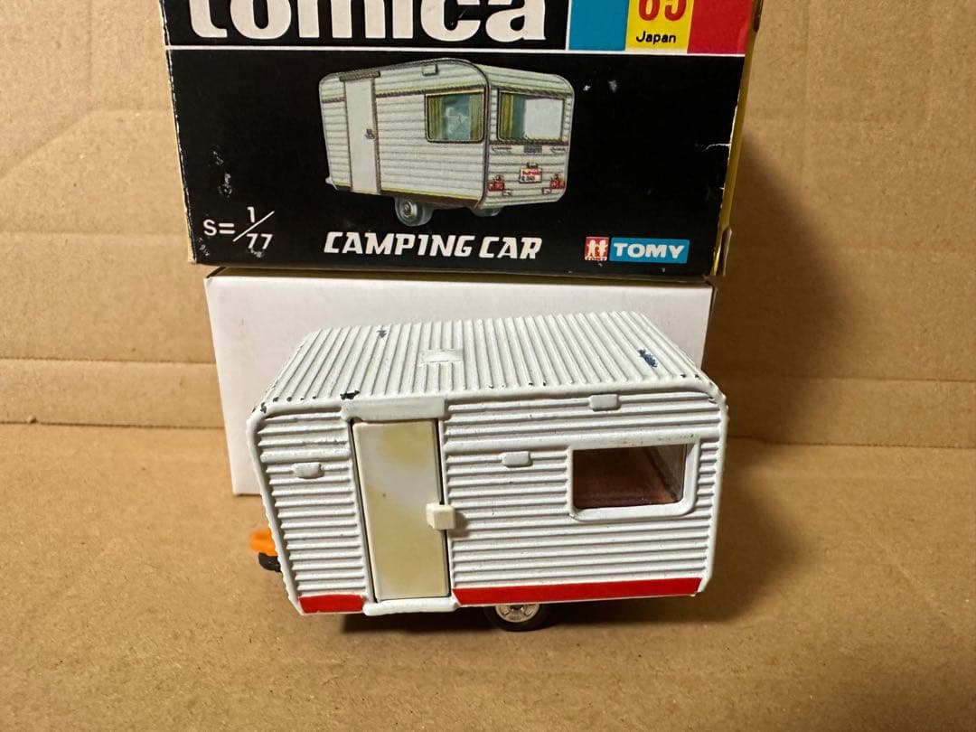 トミカ黒箱65フランスベッドキャンピングカースカイライン岩石落とし