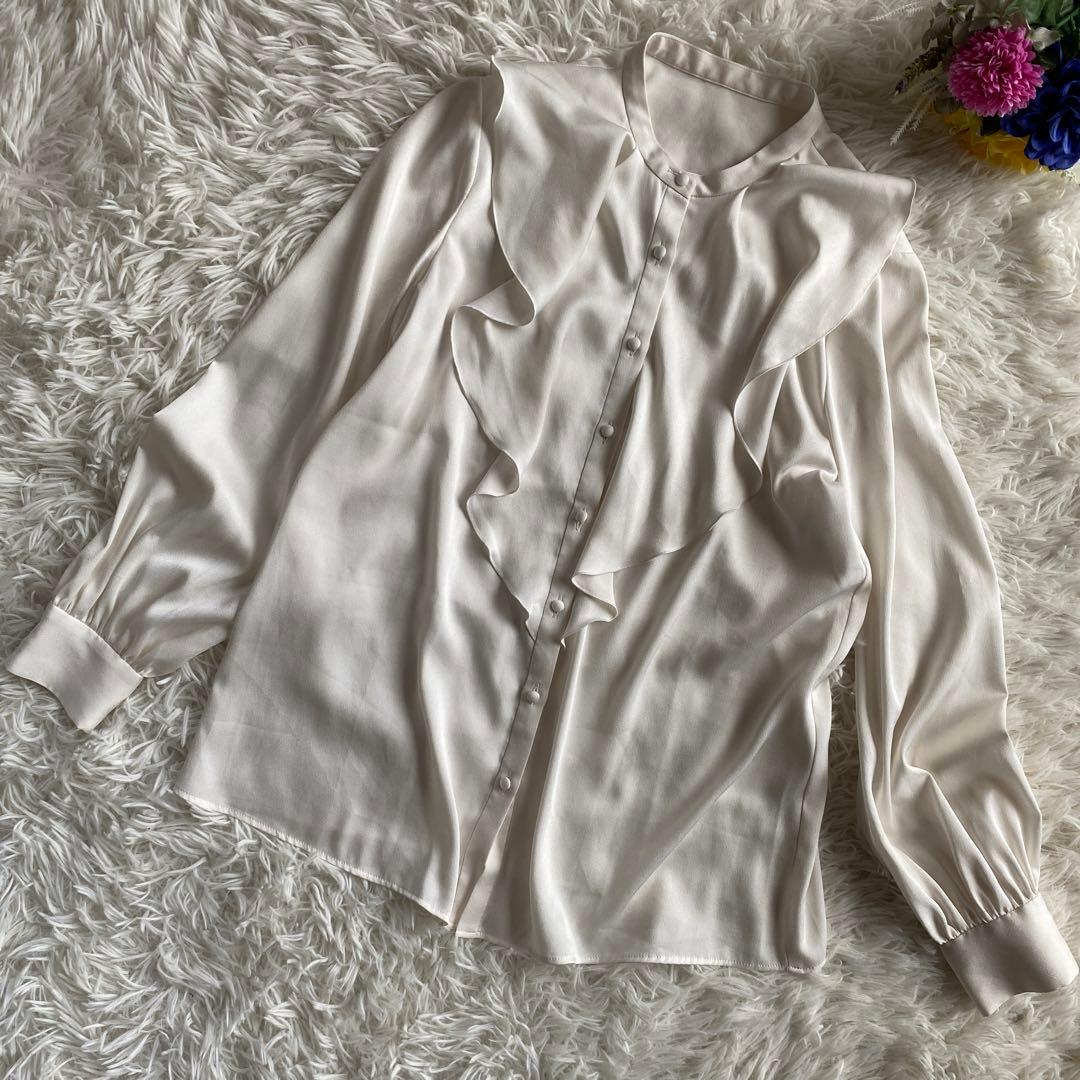 そん様専用アナイ ANAYI フリルサテンブラウス 38号 - メルカリ
