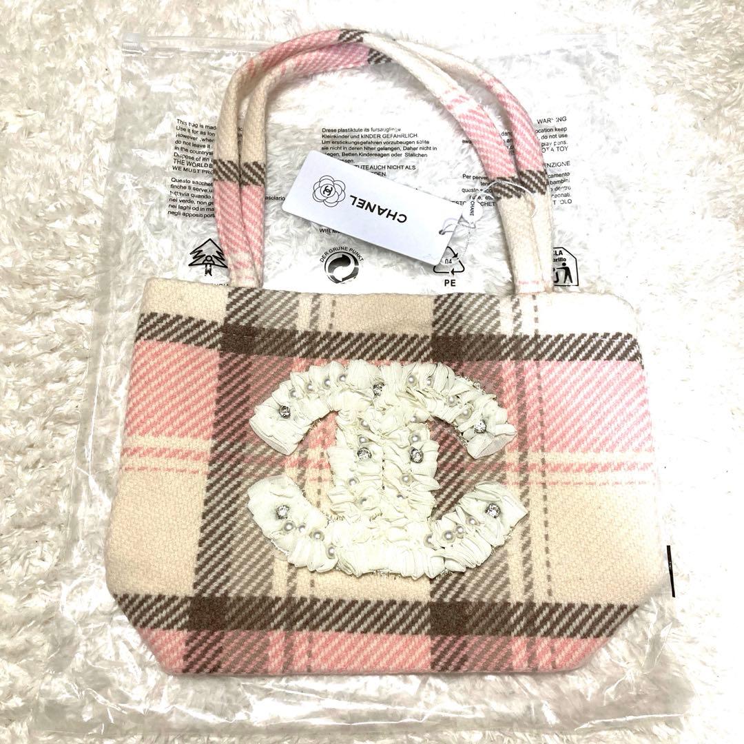 CHANEL チェック柄トートバッグ　シフォン　ピンク Chanel Mini Rectangular Flap Bag Pink, White and Black Tweed Light Gol