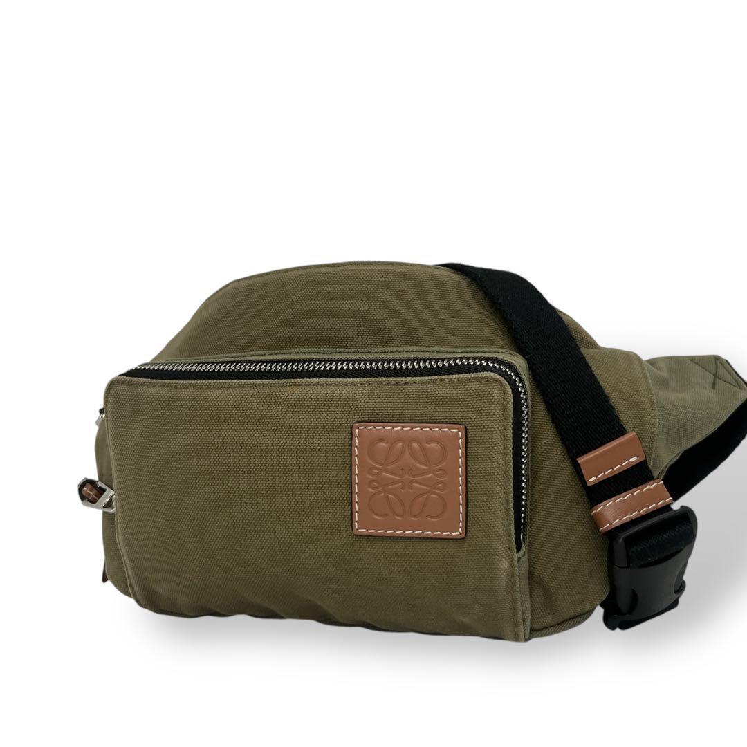 ロエベ バムバッグ　ボディバッグ　ショルダーバッグ　アナグラム　キャンバス