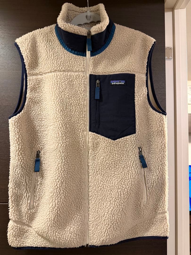 patagonia フリースベスト Mサイズ クリーム/ネイビー - メルカリ