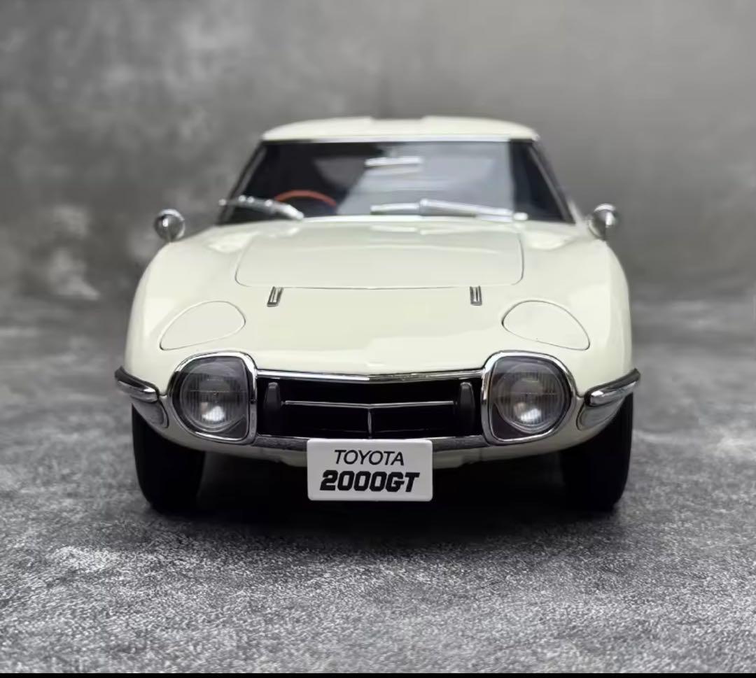 オートアート 1/18ダイカストトヨタ 2000GT ￼ミニカー