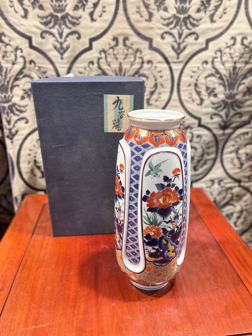 九谷焼　骨董　花器 明陶苑　花瓶　投入れ　Japanesetraditional 九谷焼 【伝統工芸名工】花瓶 陶器 本金赤牡丹孔雀 錦峰作 (限定品