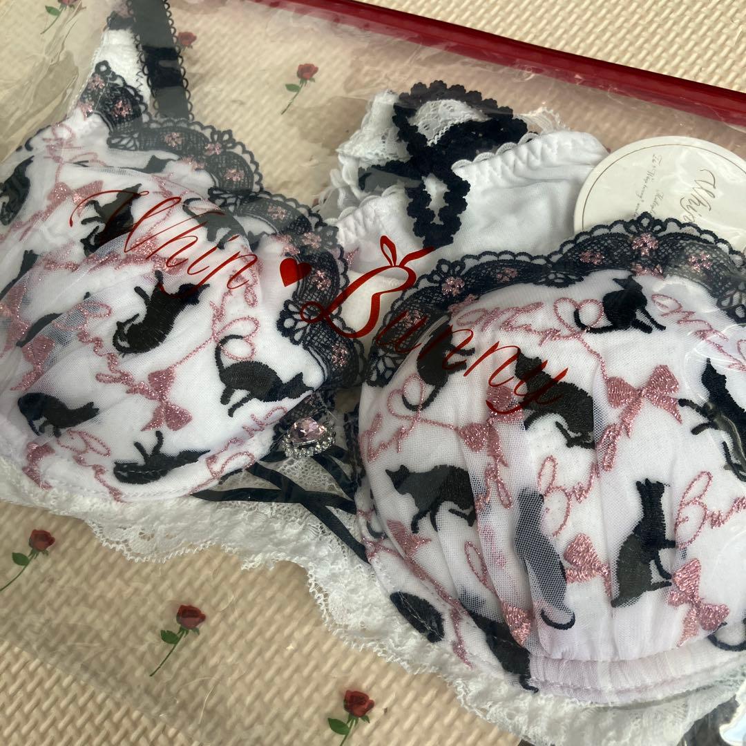 Whip Bunny ブラジャーショーツ3点セット Ｅ65