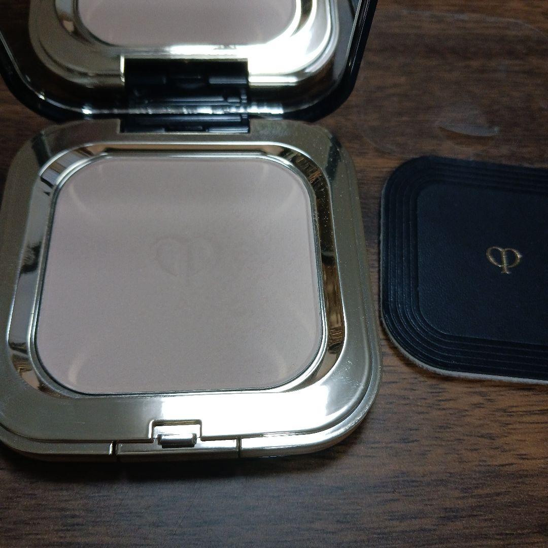 クレ・ド・ポー　プードルコンパクトエサンシエルn