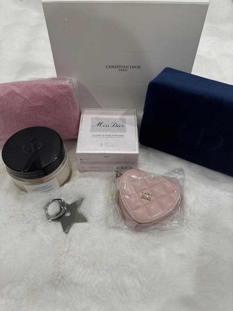 【ＤＩＯＲ❤️ディオール】新品ポーチ、ボディクリーム、パウダー合計６点セット❣️