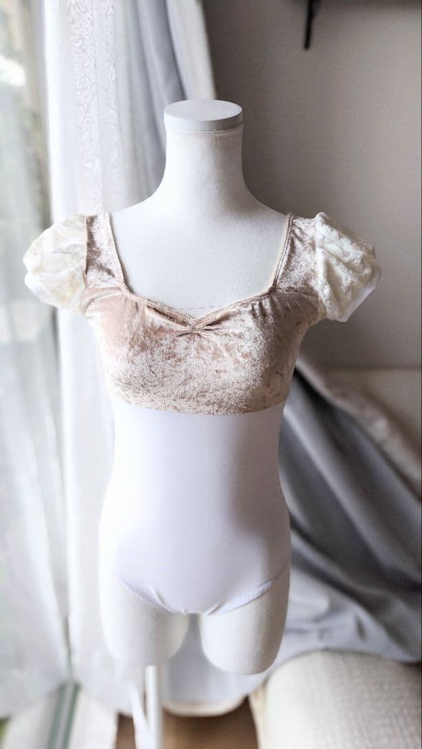 S～Mサイズ∕アイボリーのクラッシュベロアが光る起毛レース袖の娘役レオタード白 1/6アイリスコレクトプチ Leo（レオ）～Tender Circus～ Fantastical