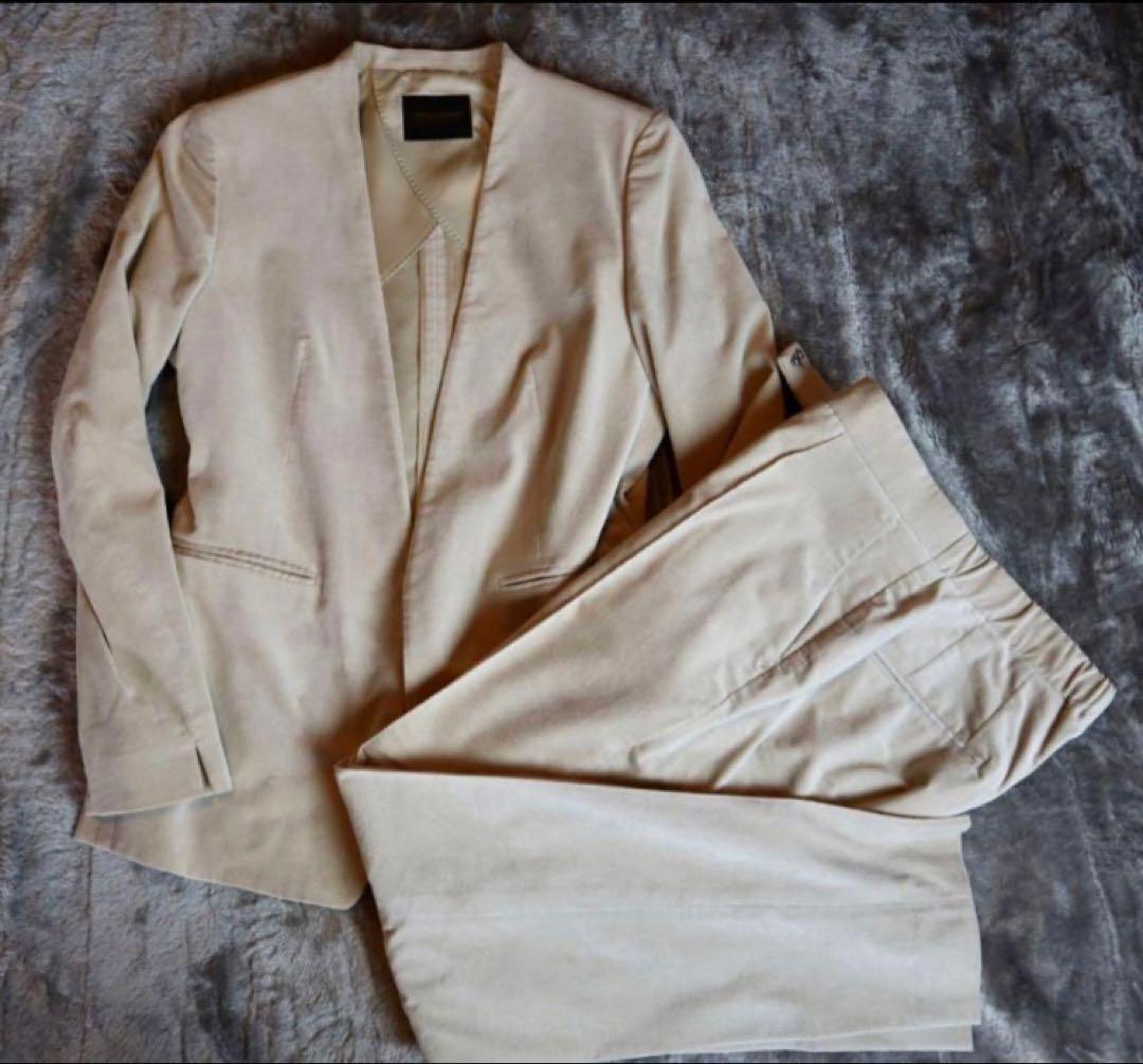 11／19売切トゥモローランド　ベロアノーカラースーツ