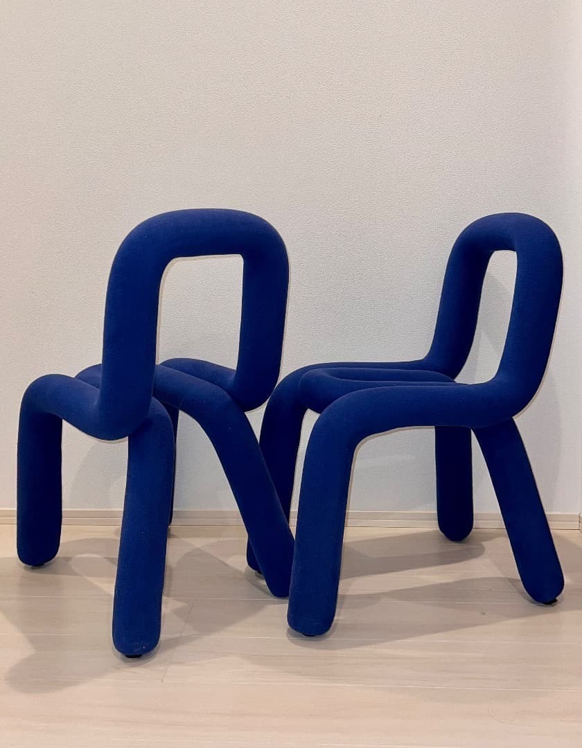 ブルーのデザイナーズチェア（Bold Chair風）