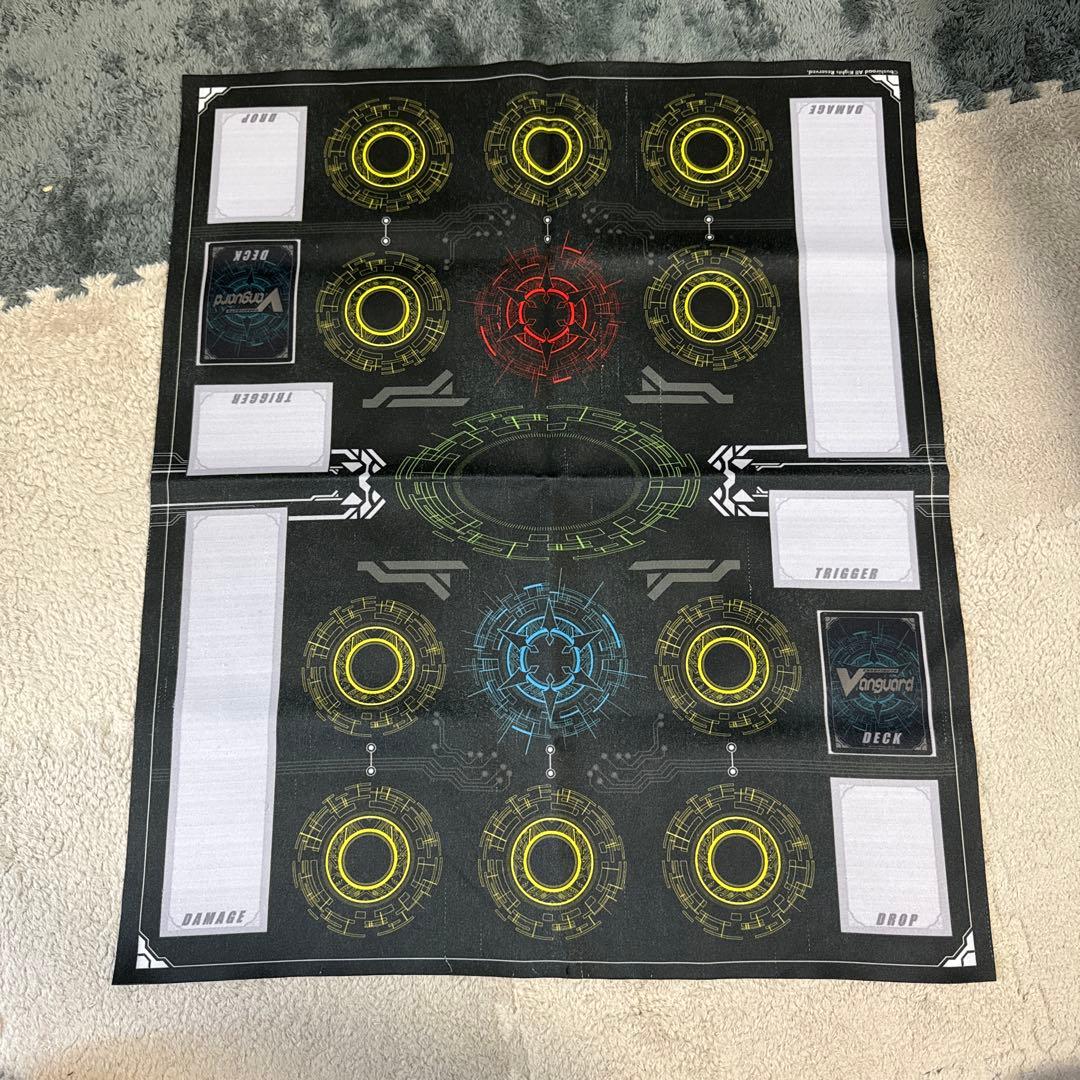 カードファイトヴァンガード 布製プレイマット 2人対戦可 - メルカリ