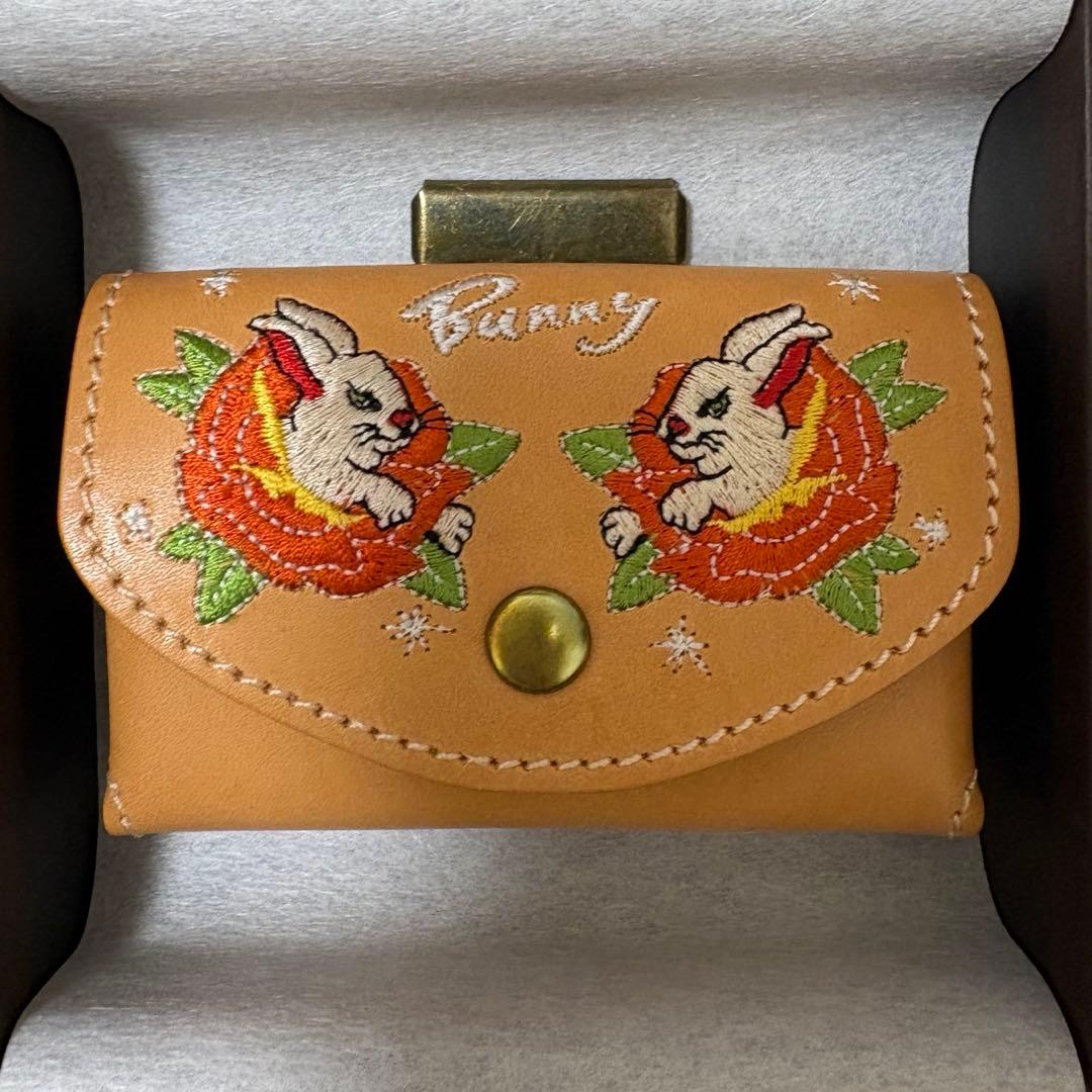 Com-ono BEAMS ケース　刺繍 うさぎ