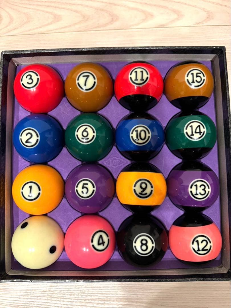 ビリヤードボール　ブラック　箱付き