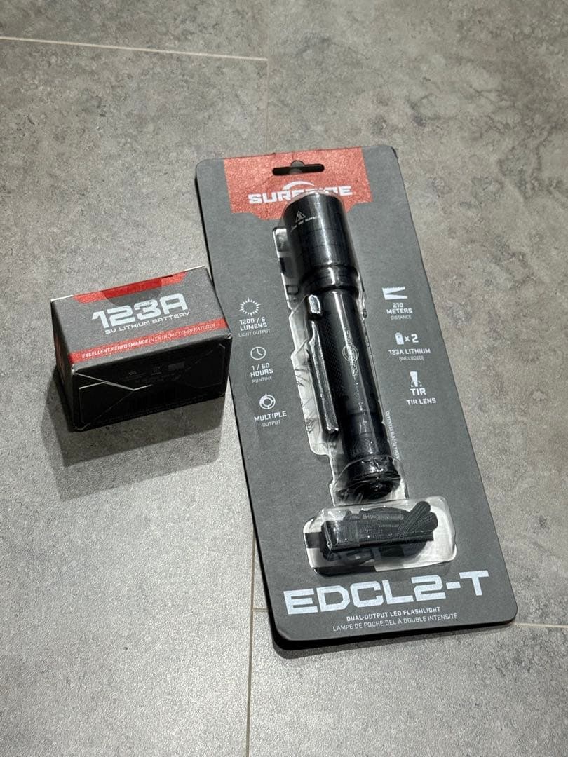 SUREFIRE EDCL2-T 懐中電灯 電池10本