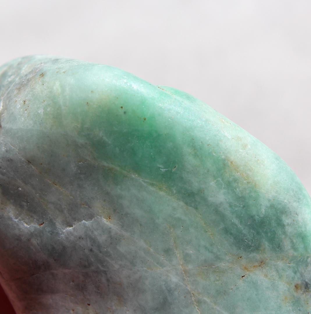 松田出品［極上海中翡翠］糸魚川翡翠 海石 原石 137.1g