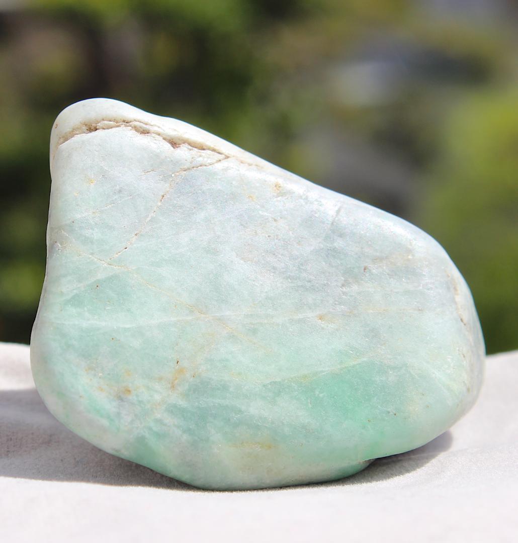 松田出品［極上海中翡翠］糸魚川翡翠 海石 原石 137.1g