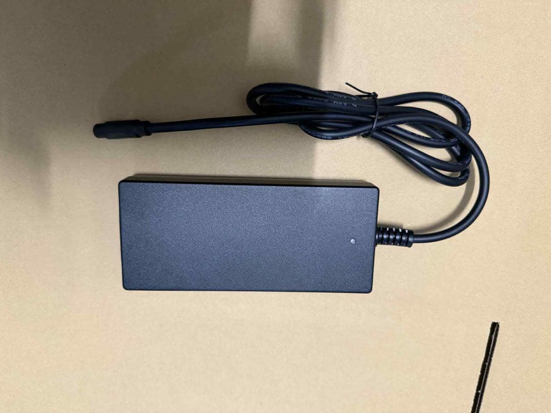 MATE city の充電器