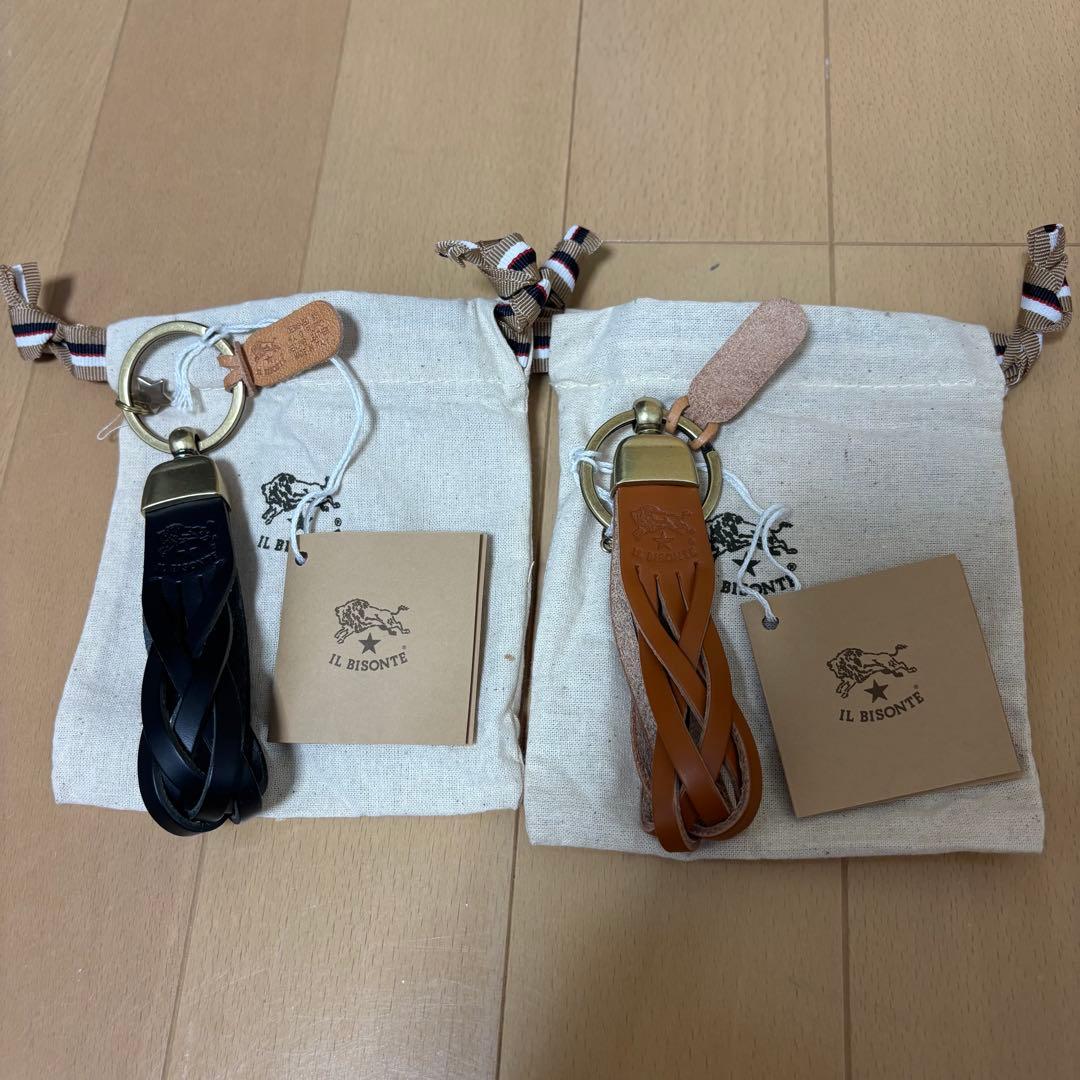 【値下げ】 IL BISONTE 編み込みレザーキーホルダー ブラック ブラウン 楽天市場】国内正規取扱店【即日発送】(イルビゾンテ キーホルダー) IL