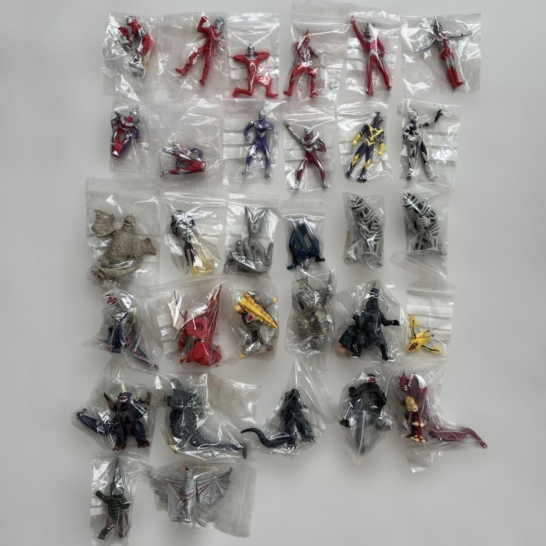 ガチャガチャ　カプセルトイまとめ売り　ウルトラマン　ゴジラ他